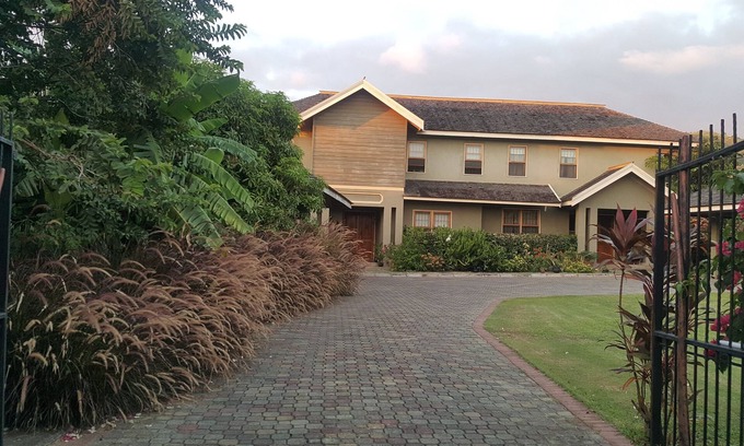 Barbican House | The Inn at 6 - Elegant & Pristine Home an Oasis in The City of Kingston