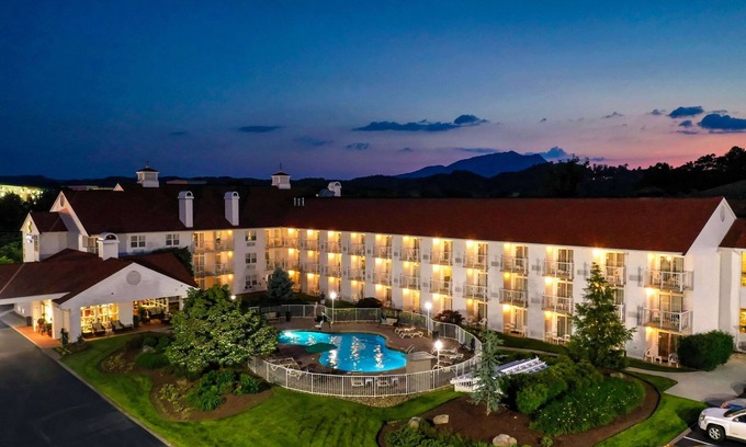 Sevierville Hotel | The Inn at Apple Valley, an Ascend Collection Hotel