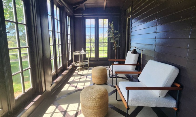 Warrenton House | The Inn at Black Horse Manor - located in the midst of Horse Country Virginia