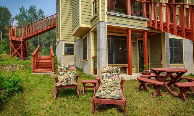 Croftville Condo | The Inn at Croftville Road Cottages #7. On the Shore of Lake Superior.