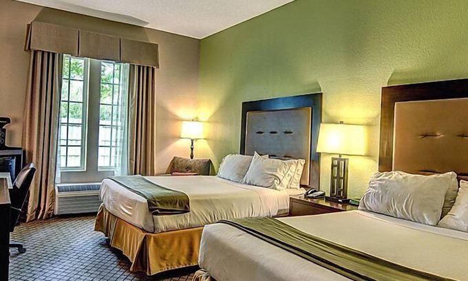 Wallace Hotel | The Inn at River Landing