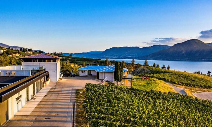 Okanagan-Similkameen Cabin | The Inn at Therapy Vineyards