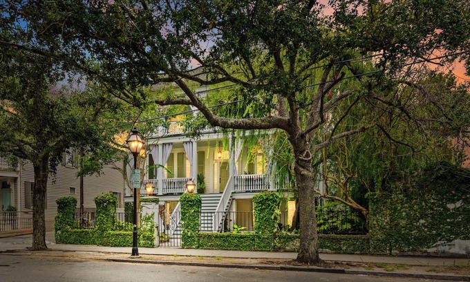 Cannonborough Elliotborough House | THE INNS | 10 Bedroom Luxe Downtown Home!