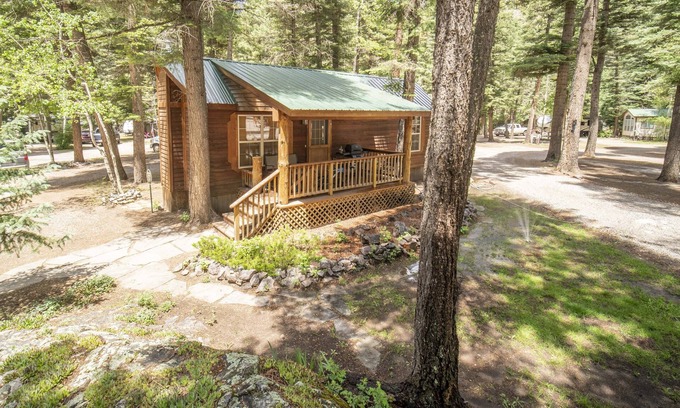 Bayfield Cabin | The Iris Cabin #1 Sum