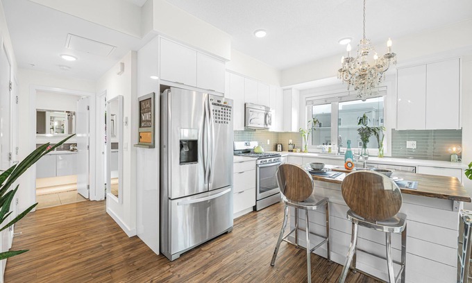 Mission District Condo | The Iris DT Condo with AC in Mission