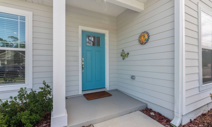 Gainesville House | The Island House: Charming island inspired 3-bedroom house in Gainesville