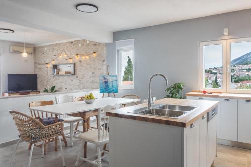 Bol Apartment | The Island Place