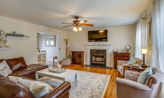 Hope Gardens House | The Jackson Cottage - 5 Minutes from Downtown