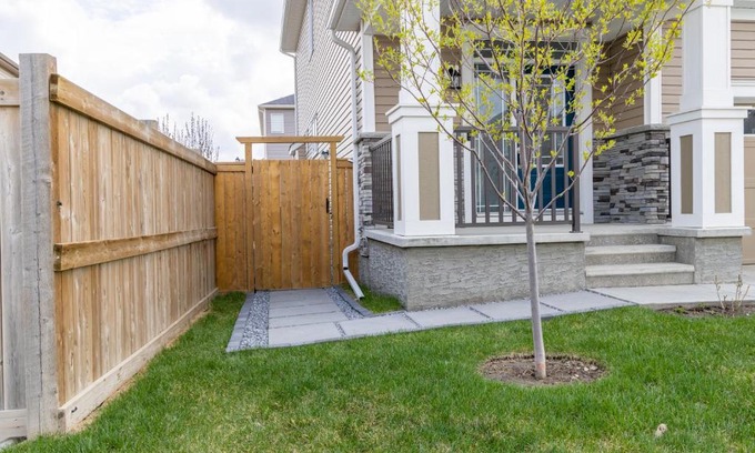 Airdrie Apartment | The Jade Place