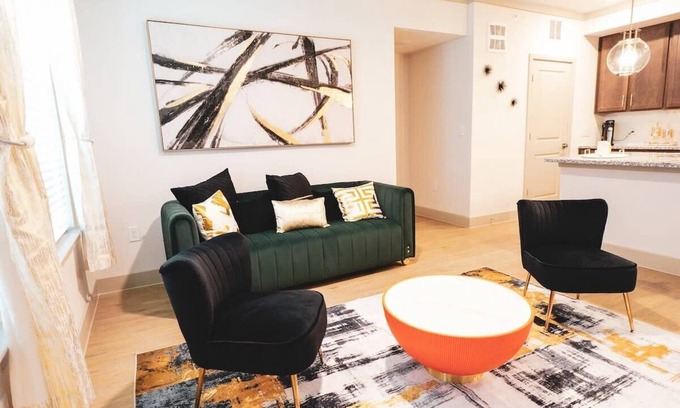 Houston Apartment | the Jaded Kiss - King Suite