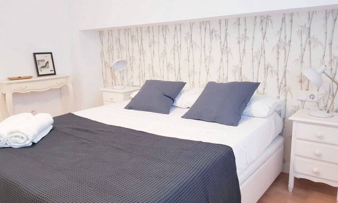 Les Tendetes Apartment | The Jardines del Turia Apartment by Florit Flats