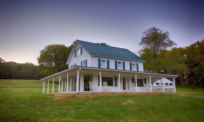 Thurmont House | The Jefferson House (or for retreats book the whole Caboose Farm compound)