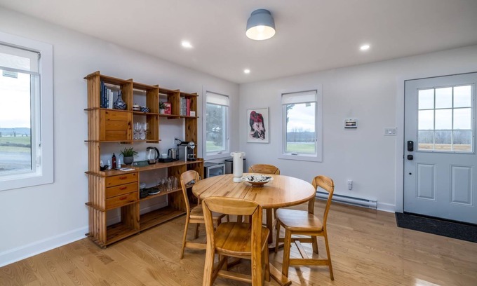 Corbyville House | The Jones House | 4 Person Hotel-Style