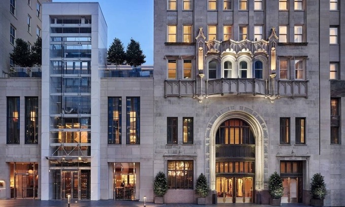 Downtown Dallas Hotel | The Joule Dallas – Deluxe Loft Suite with Two-Story Layout & Art Design