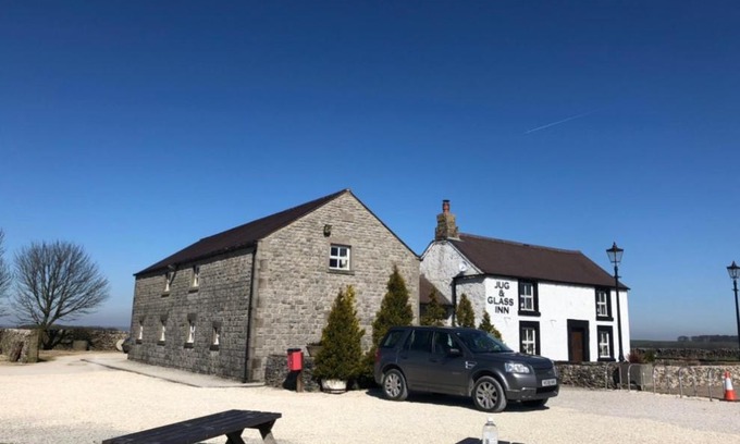 Newton Grange Hotel | The Jug & Glass Inn
