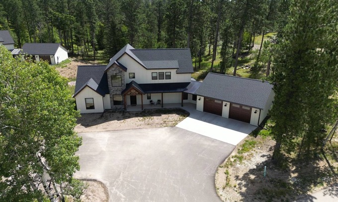Deadwood House | The Juniper - Hot tub, gas fire table, paved roads, ride to ATV trails