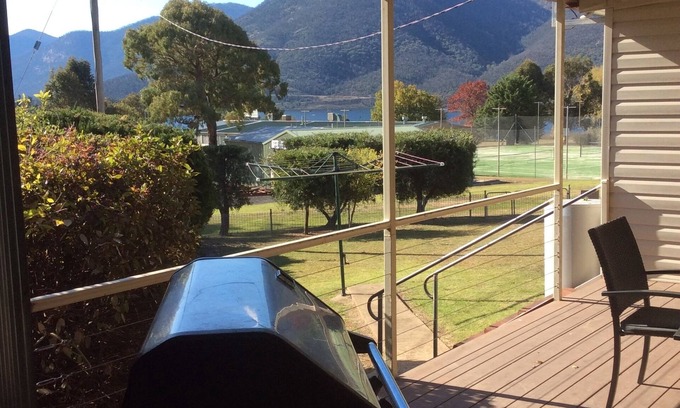Talbingo Cottage | "The Kabahna". Free Wi Fi, Wood fire, wood supplied. A/C all rooms, D/W.