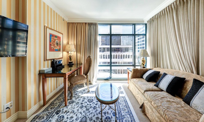 Coal Harbour Apartment | The Kahala Suite at Le Soleil