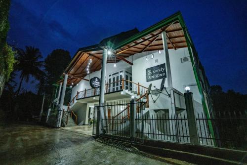 Katugastota Apartment | The KANDY DOWNTOWN Maroon House