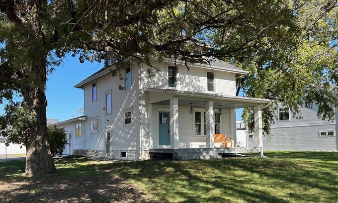 North Mankato House | The Kato Farmhouse - Located Near Ball fields, Golf Course, & Bike Trails