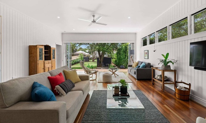 East Toowoomba House | The Keeper's House - 3 bedroom - space, style, peace & quiet