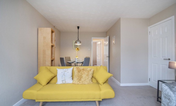 North West Cottage | The Kelvin: Peaceful West End River View Property