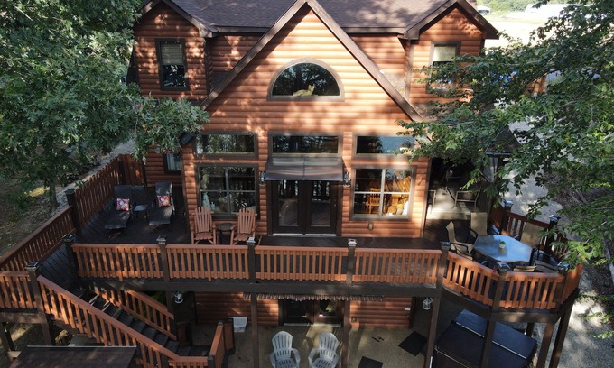 Scottsville Cabin | The Kentucky Kajun! A Beautiful 5 Bed/4 Bath Cabin On Barren River Lake.