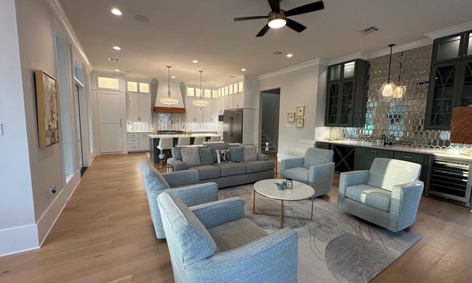 Highlands - Perkins House | The Kentwood- A Luxury Home in Baton Rouge- minutes from LSU and downtown!