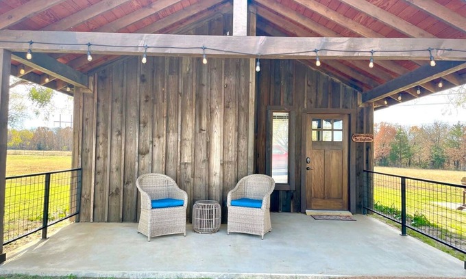 Elm Mott House | The Kingfisher Cabin 15min to Magnolia Baylor
