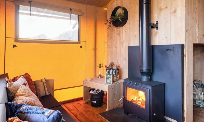 Saddleworth Cottage | THE KINGFISHER SAFARI TENT - PETS WELCOME in Greenfield