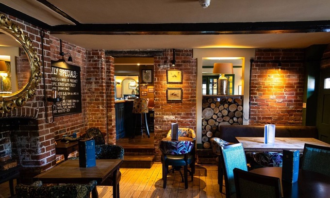 Hursley Hotel | The Kings Head
