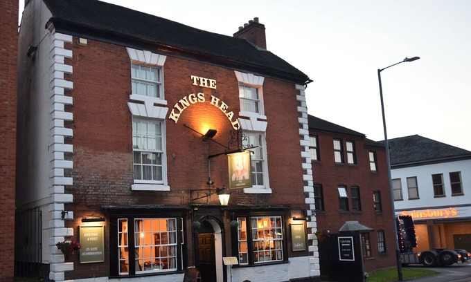 Warwick Town Centre Bed & Breakfast | The Kings Head Inn