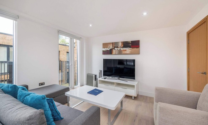 Euston Apartment | The Kings Residence - St Pancras - by Frankie Says