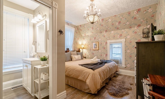 Kingsville Hotel | The Kingsville House