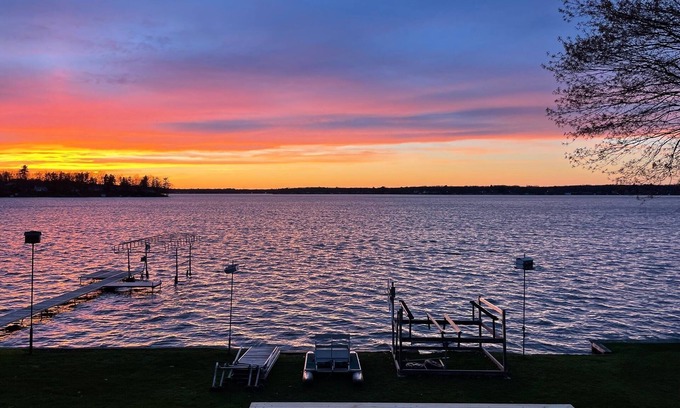Newaygo Cottage | The Knotty Pine Retreat on Hess Lake