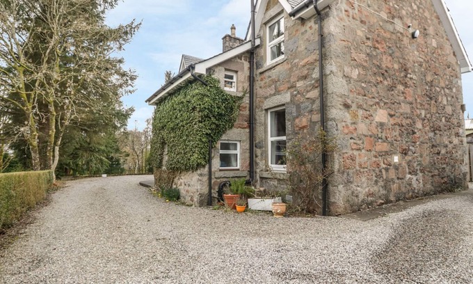 Taynuilt Apartment | THE KNOWE UPPER, pet friendly, country holiday cottage in Taynuilt