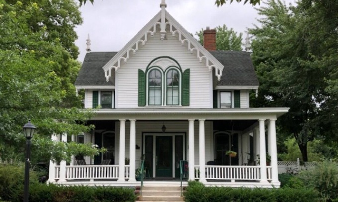 Eau Claire Apartment | The Krause Historic Eau Claire Home