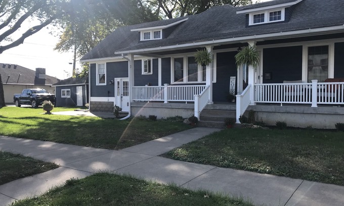 Clinton House | The Kruse Cottage