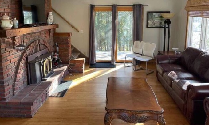 Meaford Ski Chalet | The Kutir - Entire Cottage in Meaford - Four Season Chalet - Great Place