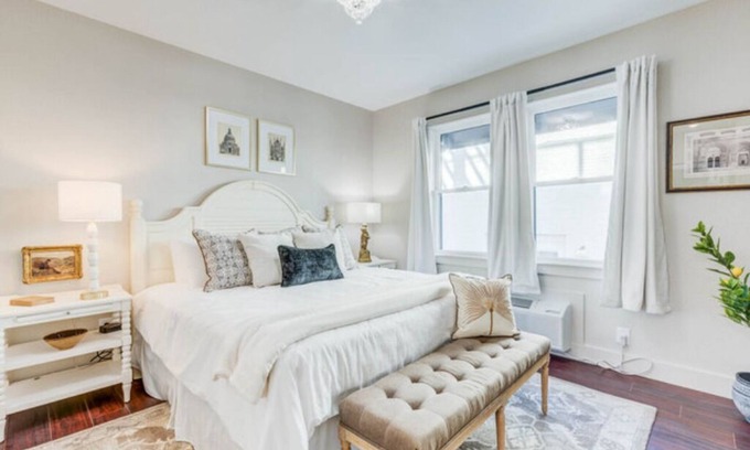 Historic Downtown Manteo Apartment | The La Dolce Vista Room