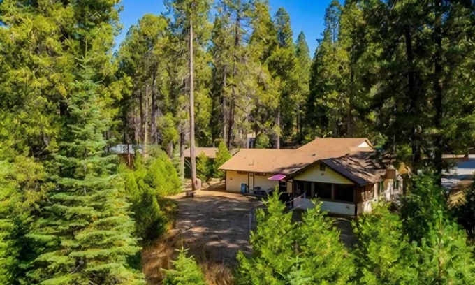 Mariposa House | The Lady Bug Retreat