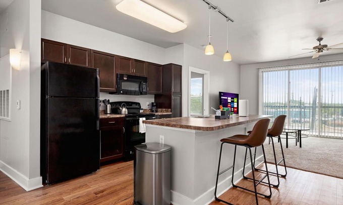 Arsenal Apartment | The Ladybird: Riverwalk Loft