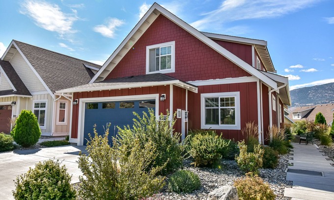 Okanagan-Similkameen Cottage | The Lake Cottage - a relaxing desert getaway!