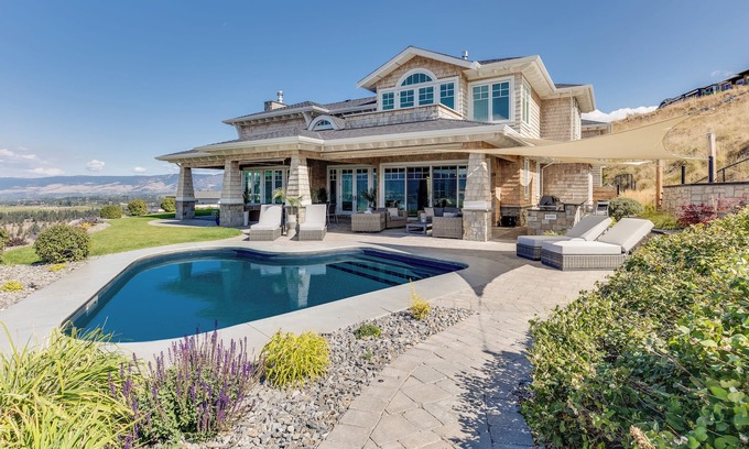 Southwest Mission House | The Lake Crest Estate