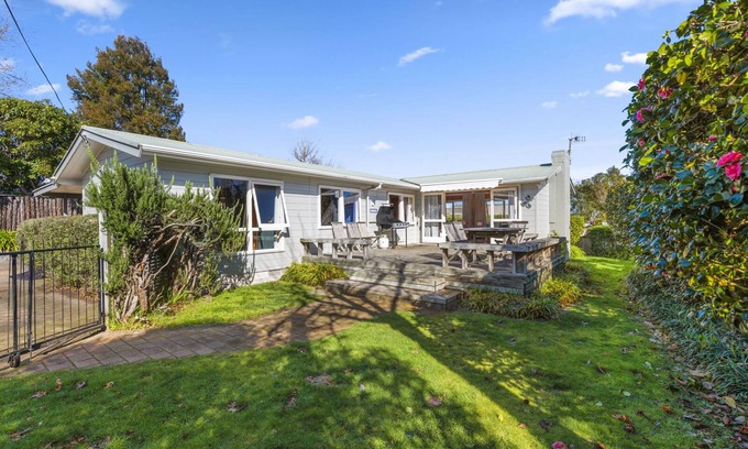 Waipahihi House | The Lake Escape - Taupo Holiday Home