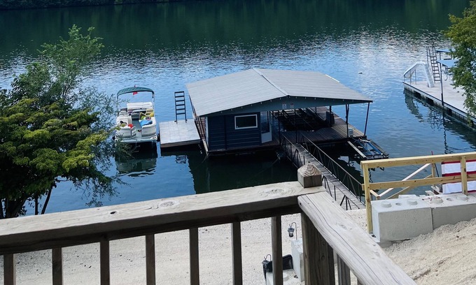 Rocky Mount House | The Lake Front Lily Pad at LOTO