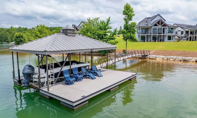 Seneca House | The Lake Haus on Keowee