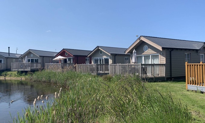 Filey Ski Chalet | The Lake House - a meadow lodge that sleeps 4 guests in 2 bedrooms