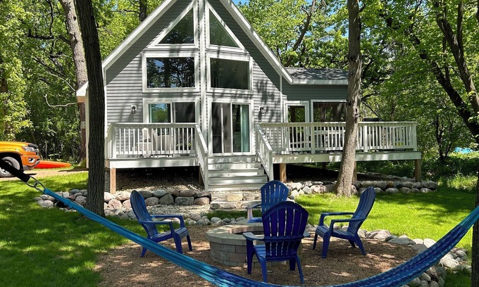 Como House | The Lake House, just steps to the lake!