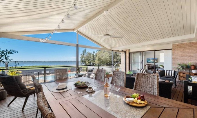 Berkeley Vale House | The Lake House - Luxury home with Pool.